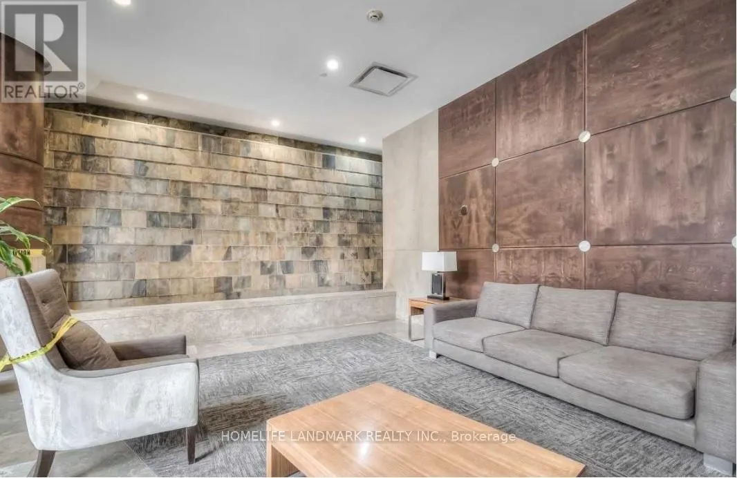 2125 - 15 NORTHTOWN WAY