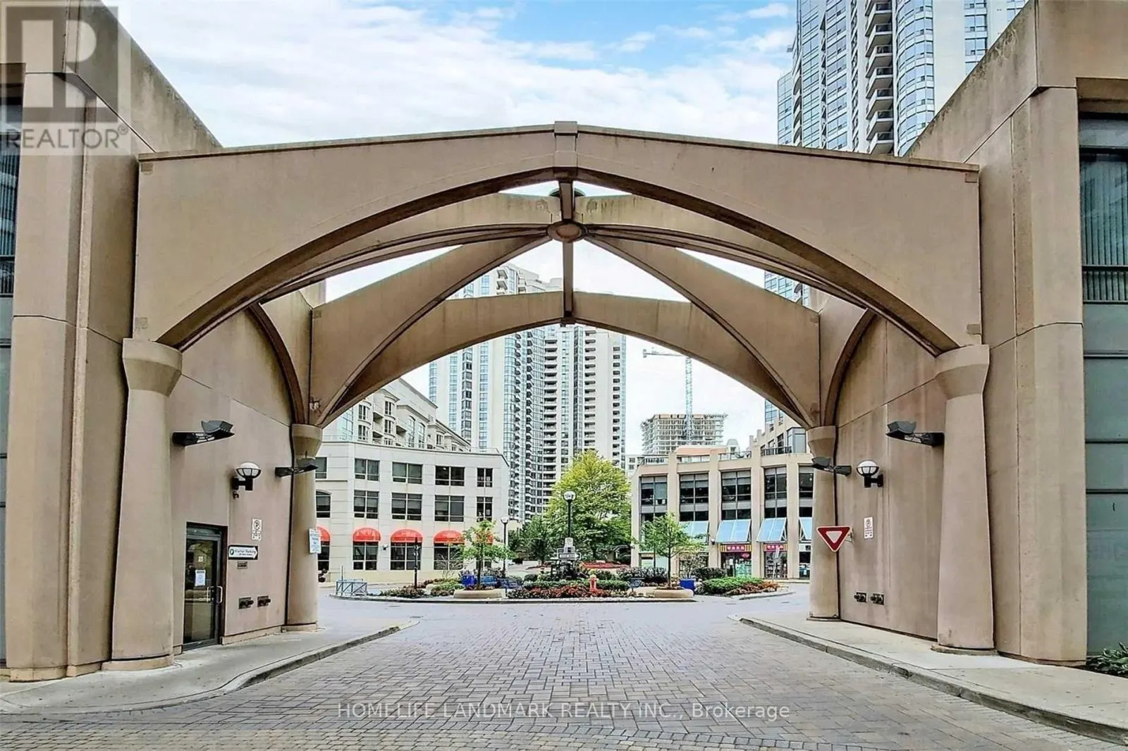 2125 - 15 NORTHTOWN WAY