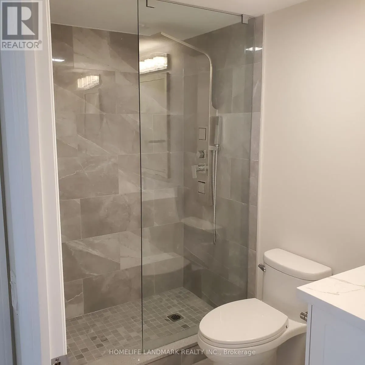 2125 - 15 NORTHTOWN WAY