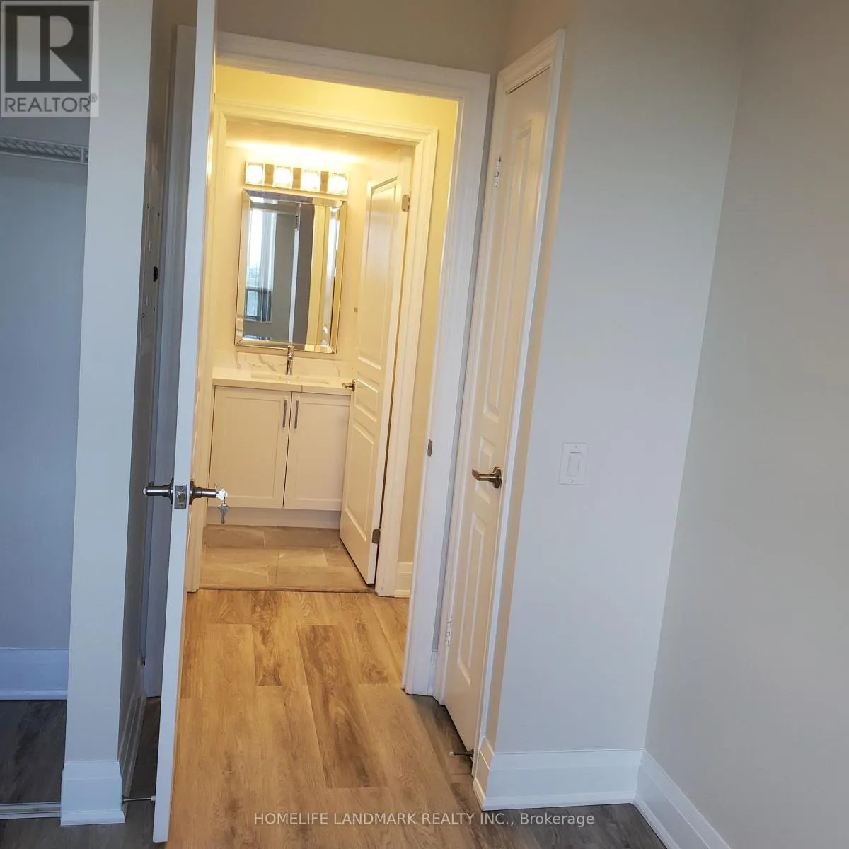 2125 - 15 NORTHTOWN WAY