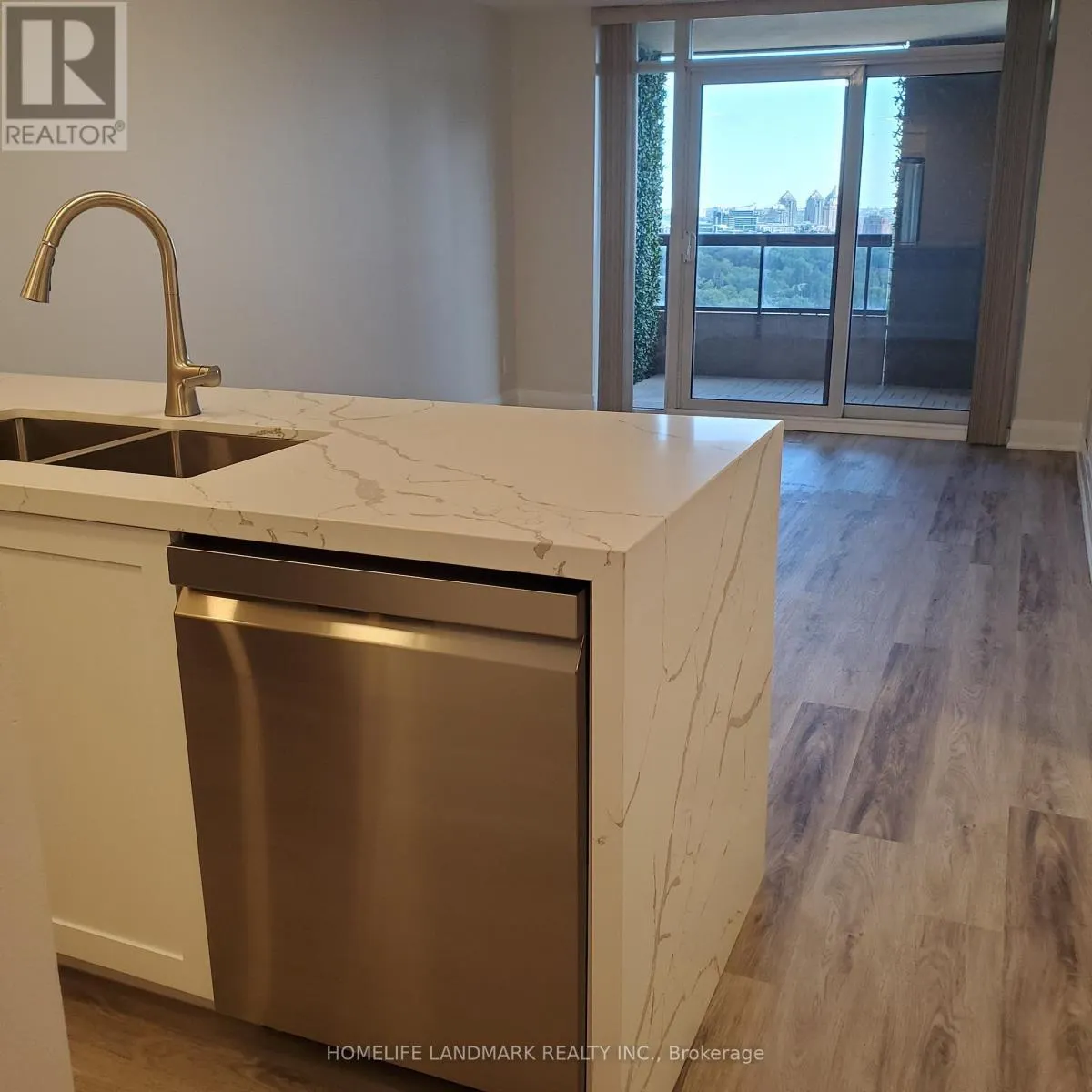 2125 - 15 NORTHTOWN WAY