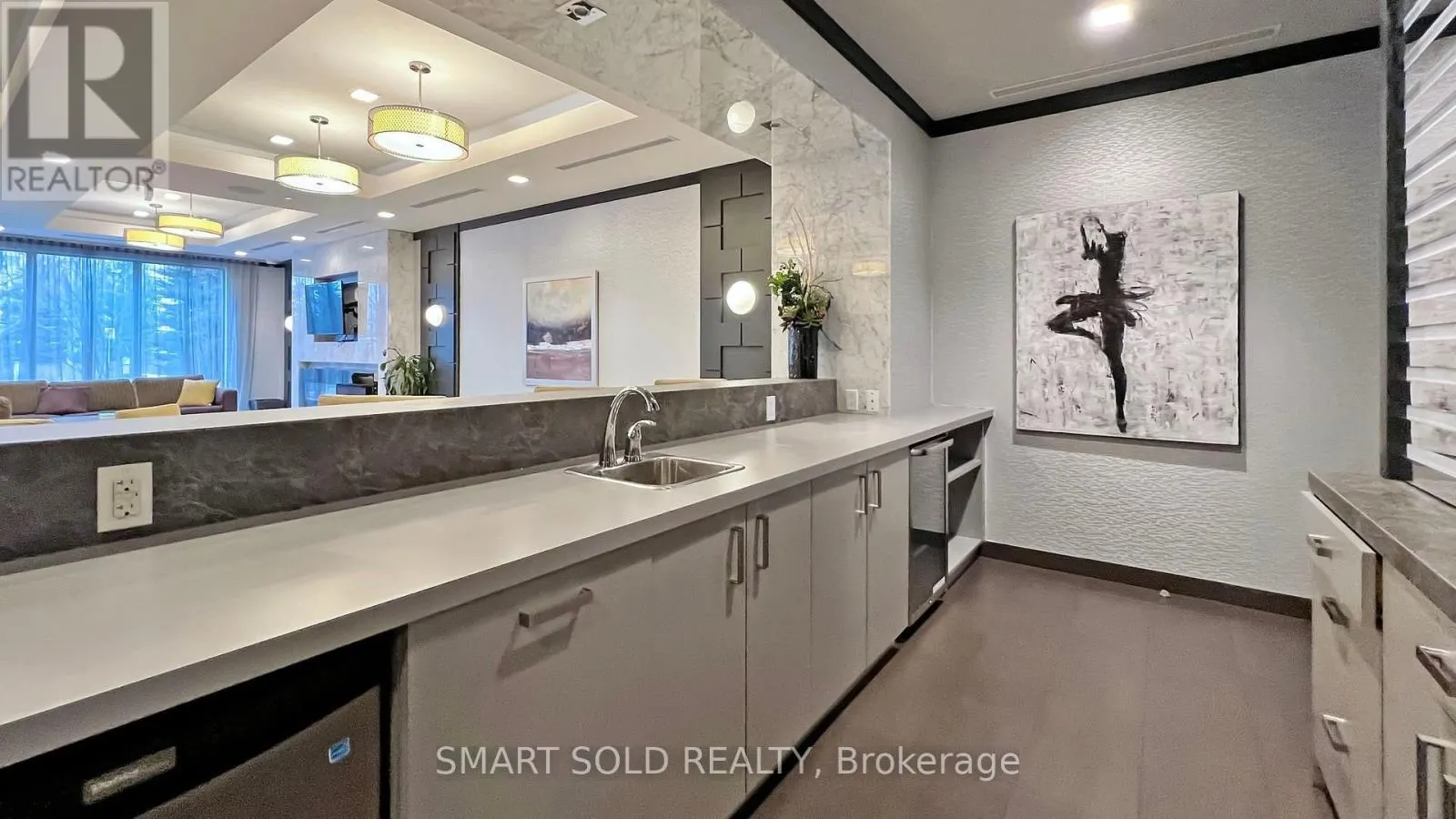 PH02 - 18 GRAYDON HALL DRIVE