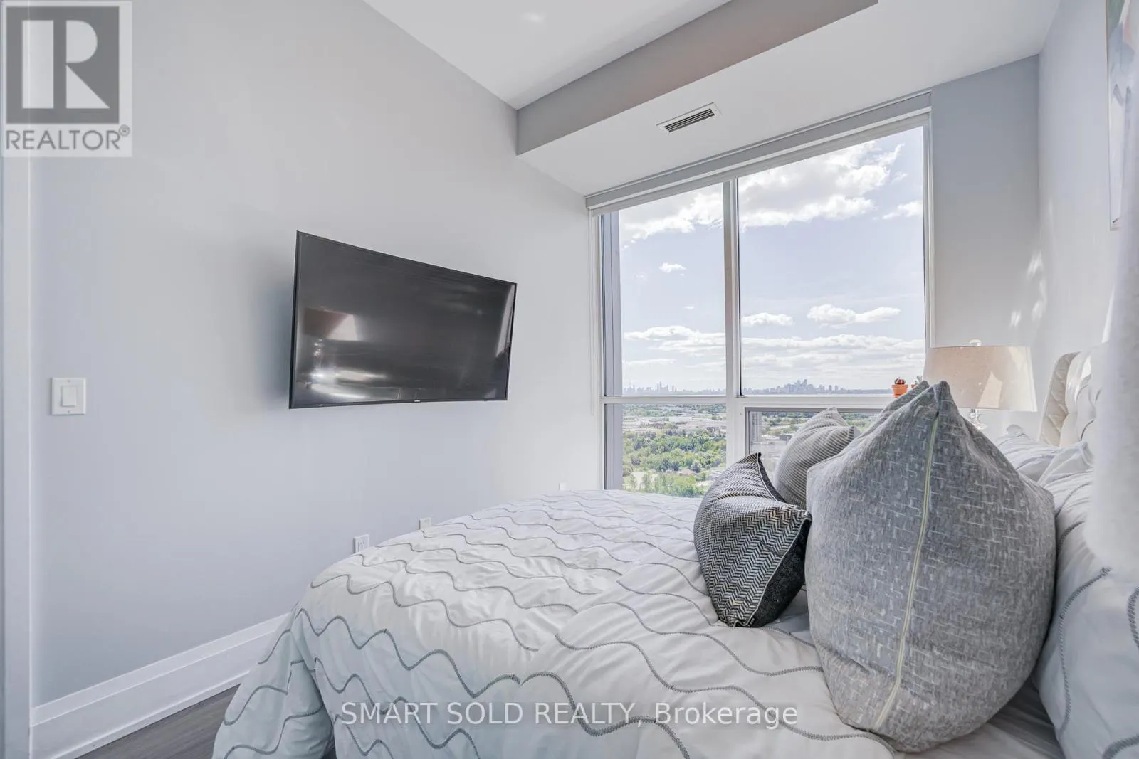 PH02 - 18 GRAYDON HALL DRIVE
