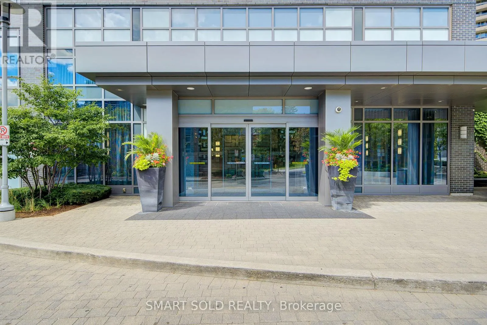 PH02 - 18 GRAYDON HALL DRIVE
