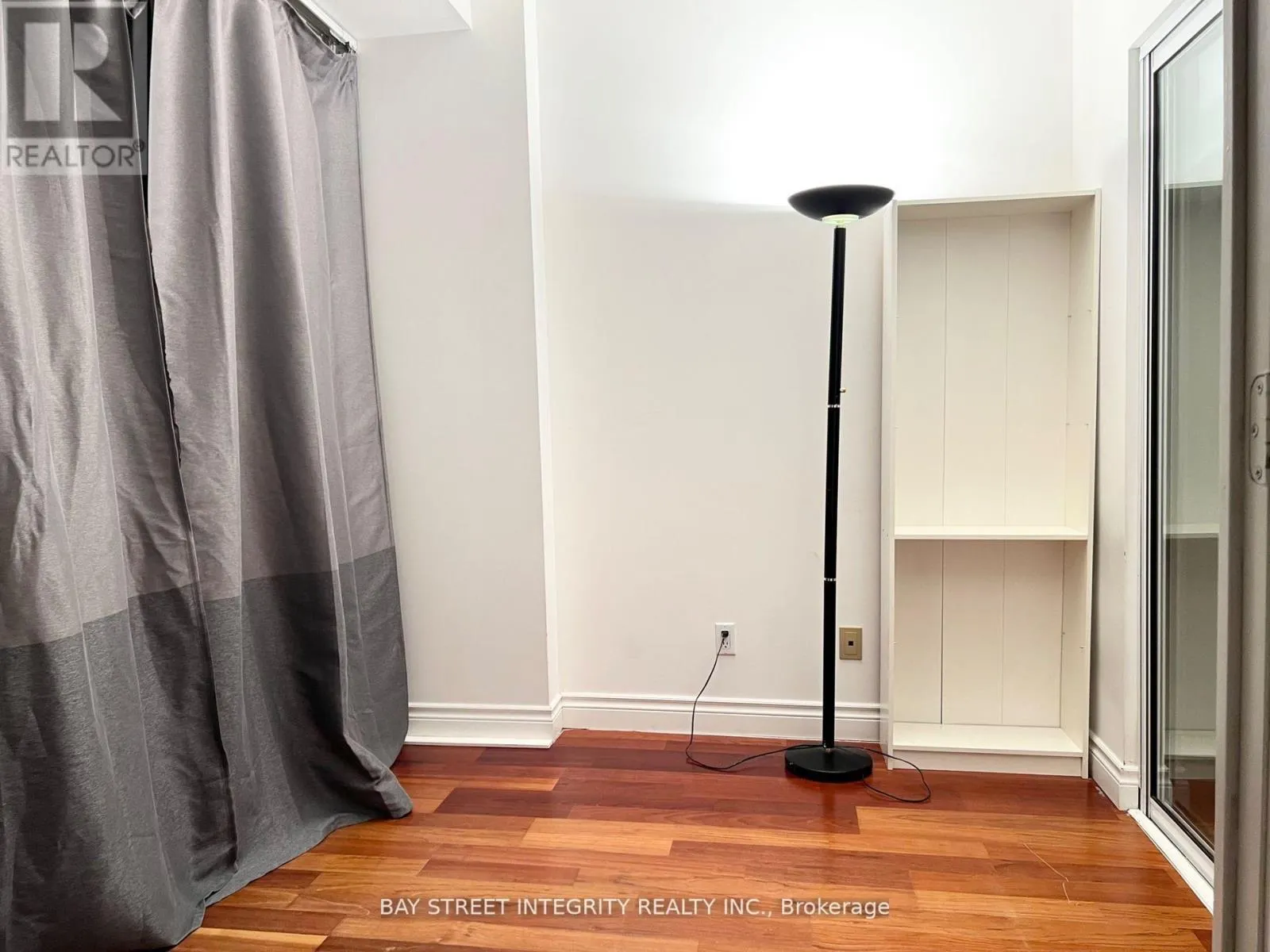 917 - 7 KING STREET E