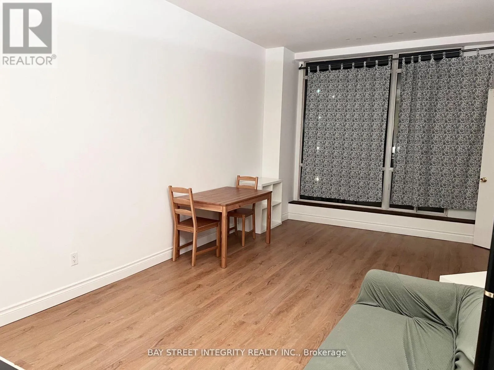 917 - 7 KING STREET E