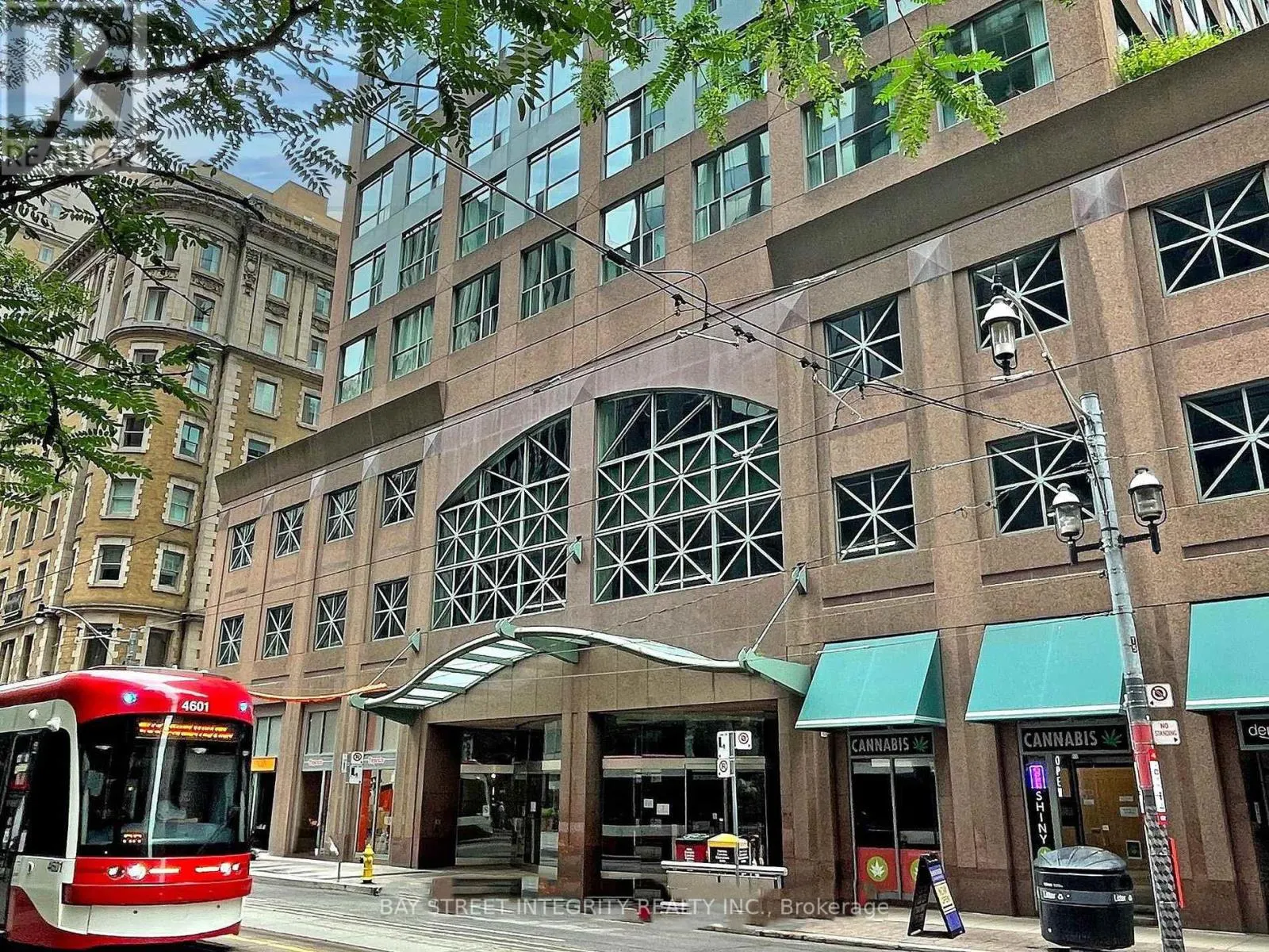917 - 7 KING STREET E