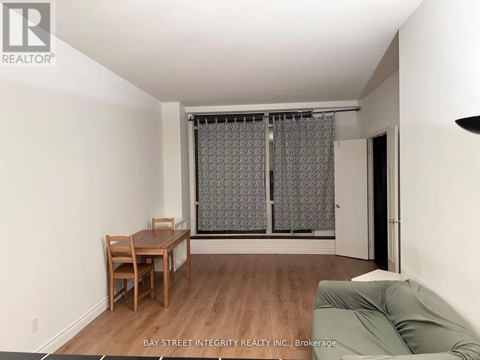 917 - 7 KING STREET E