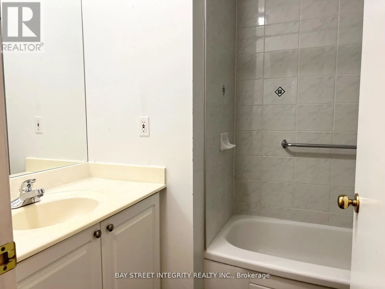 917 - 7 KING STREET E