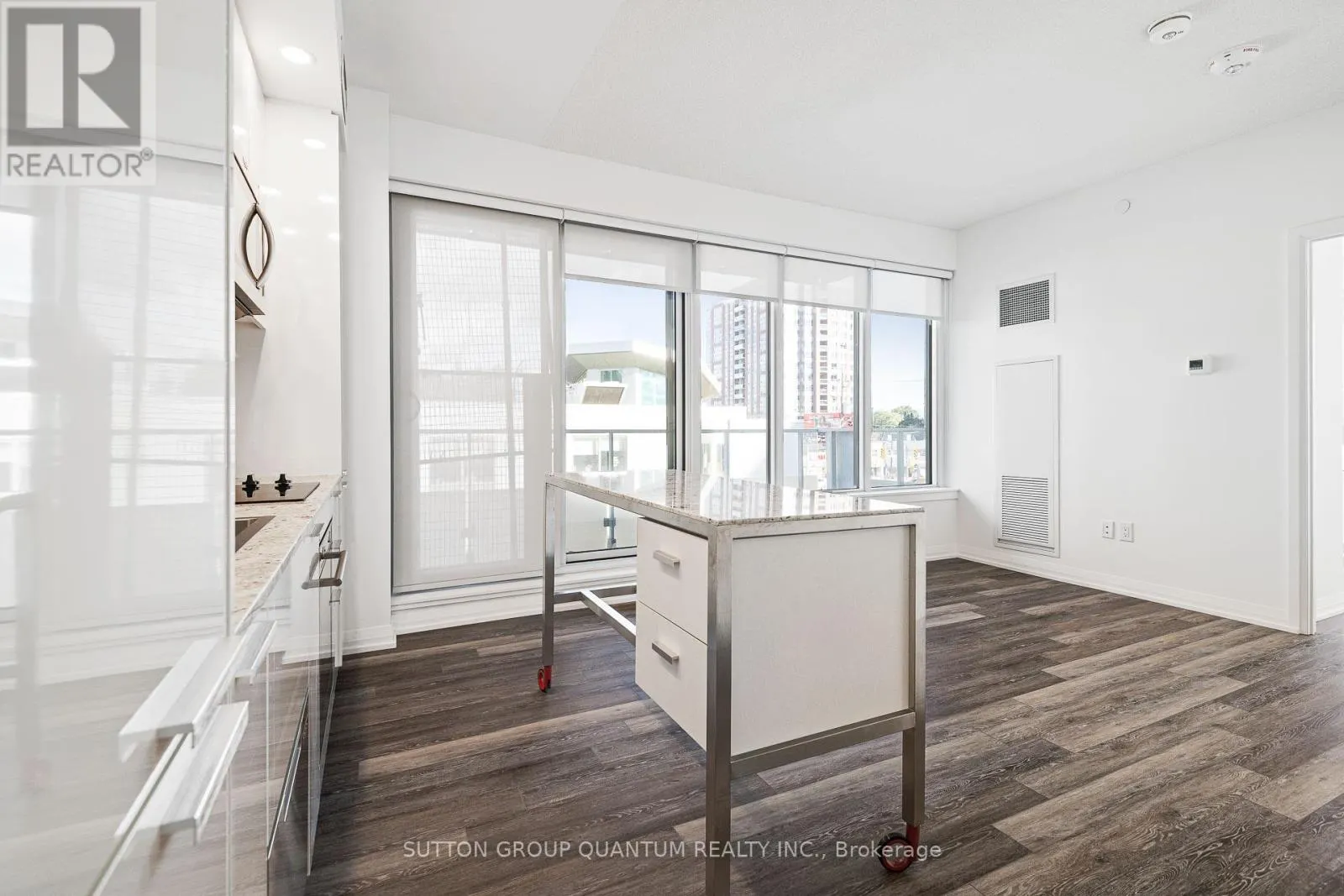 302 - 75 CANTERBURY PLACE