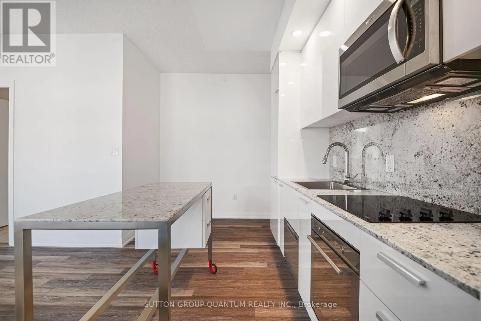 302 - 75 CANTERBURY PLACE