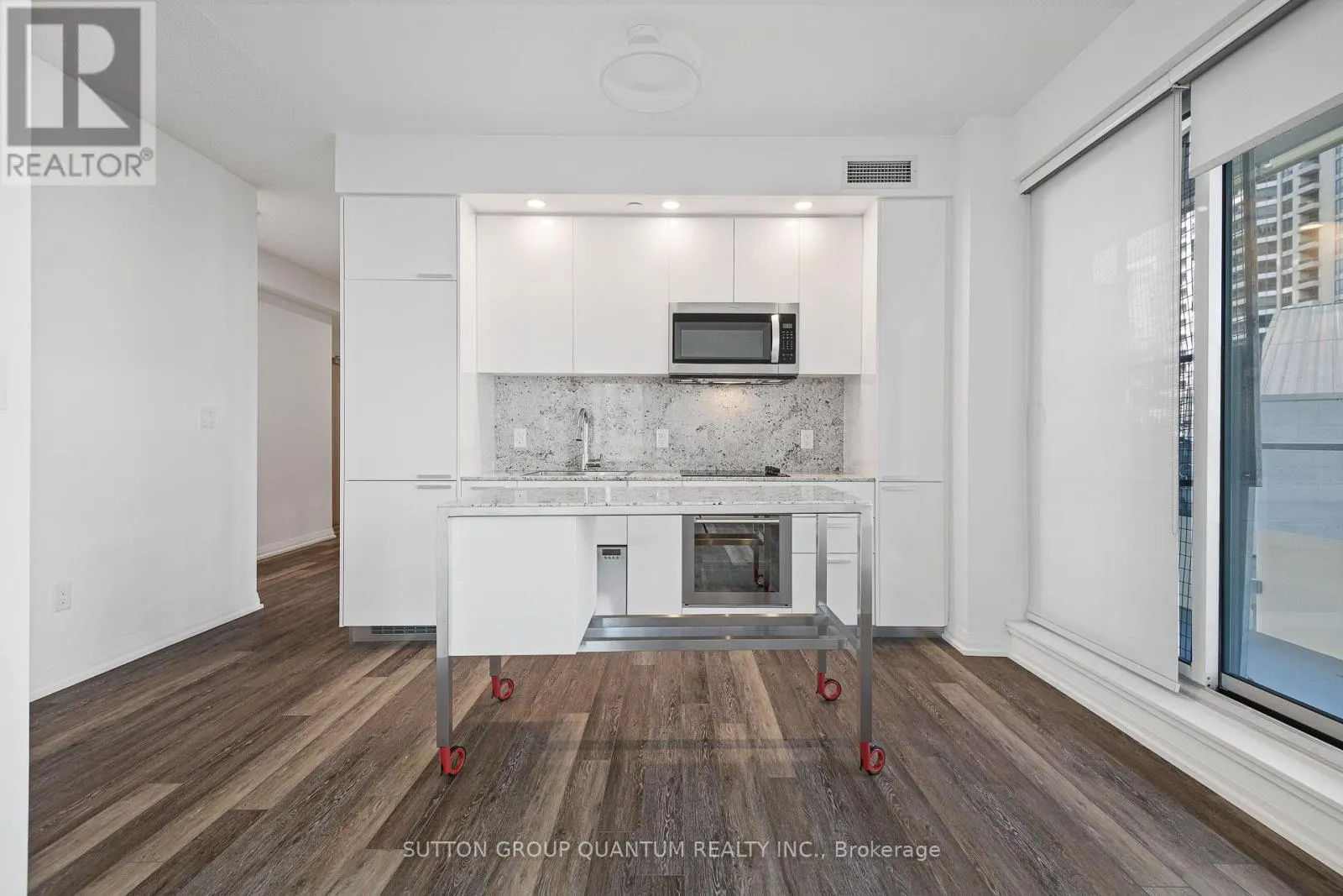 302 - 75 CANTERBURY PLACE