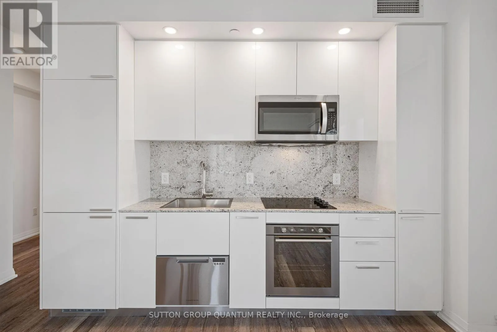 302 - 75 CANTERBURY PLACE