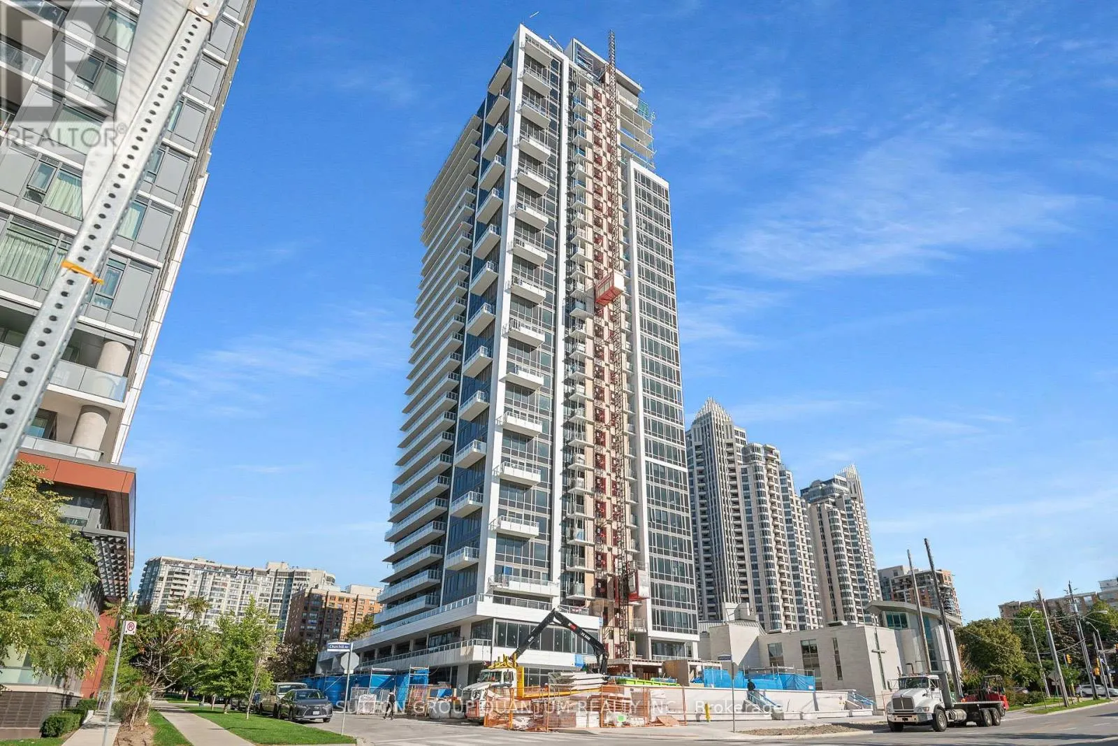 302 - 75 CANTERBURY PLACE