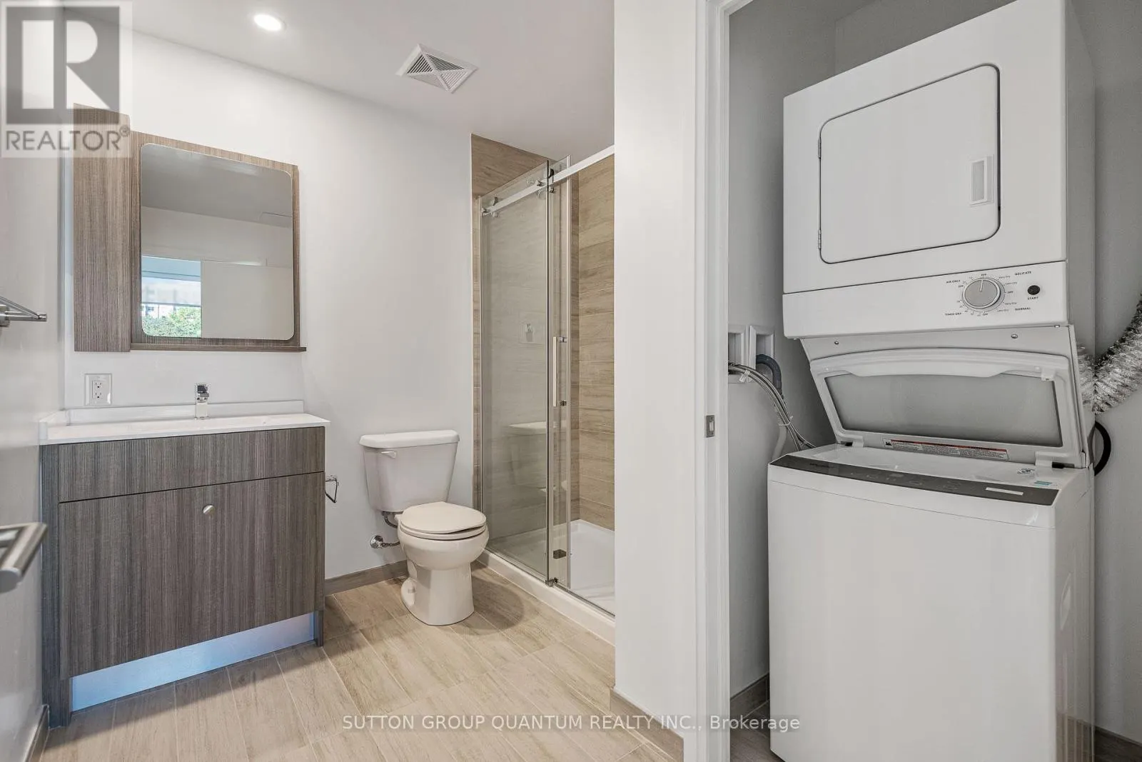 302 - 75 CANTERBURY PLACE