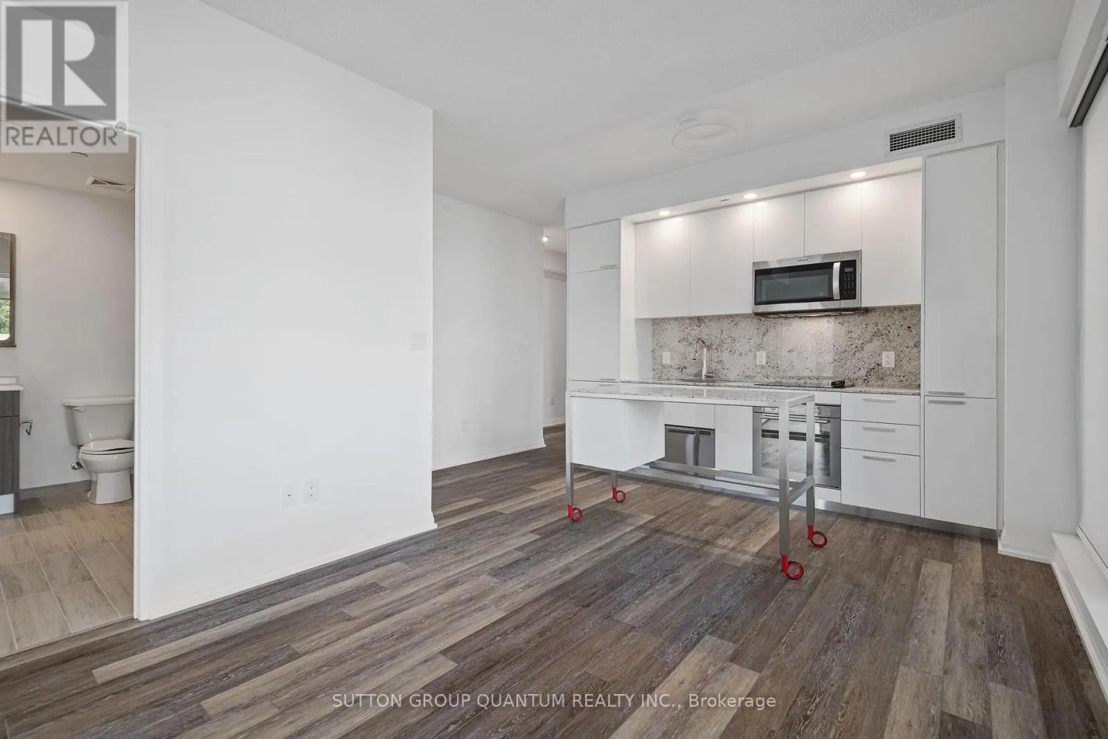 302 - 75 CANTERBURY PLACE