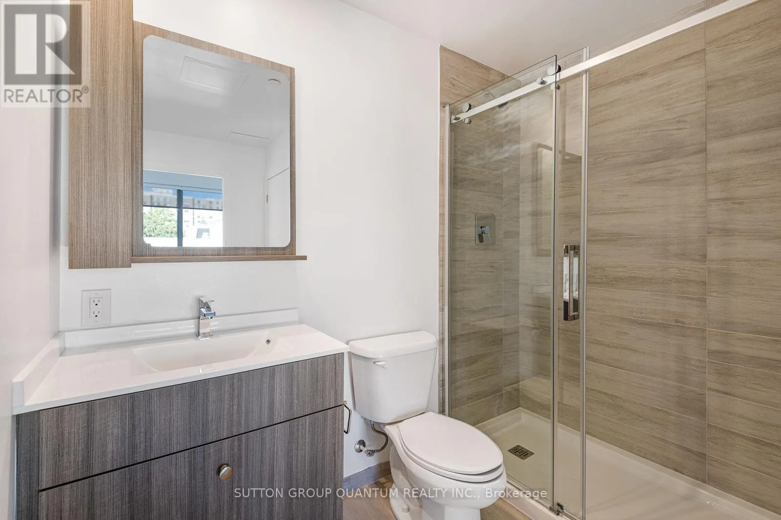 302 - 75 CANTERBURY PLACE