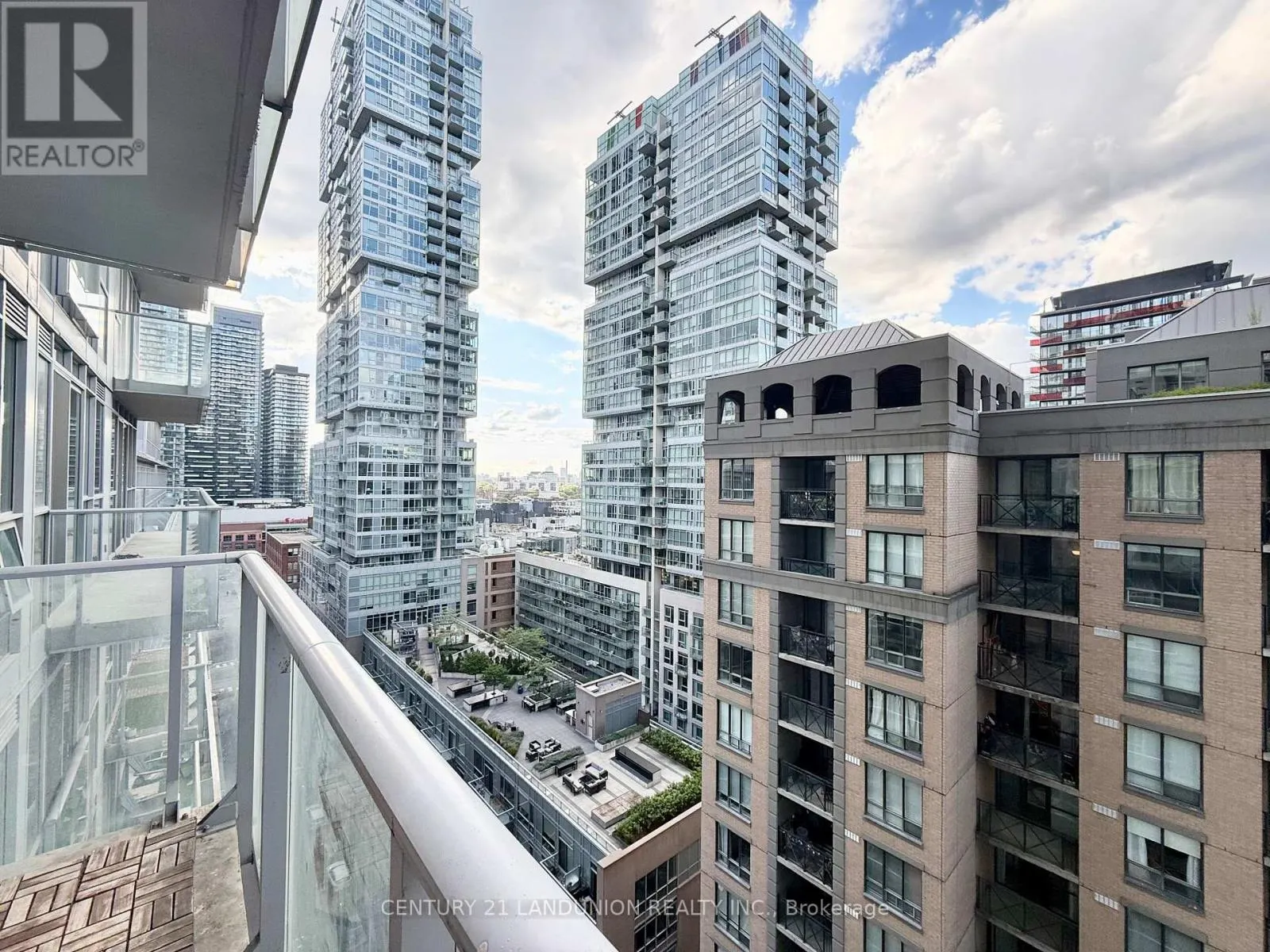 1505 - 126 SIMCOE STREET