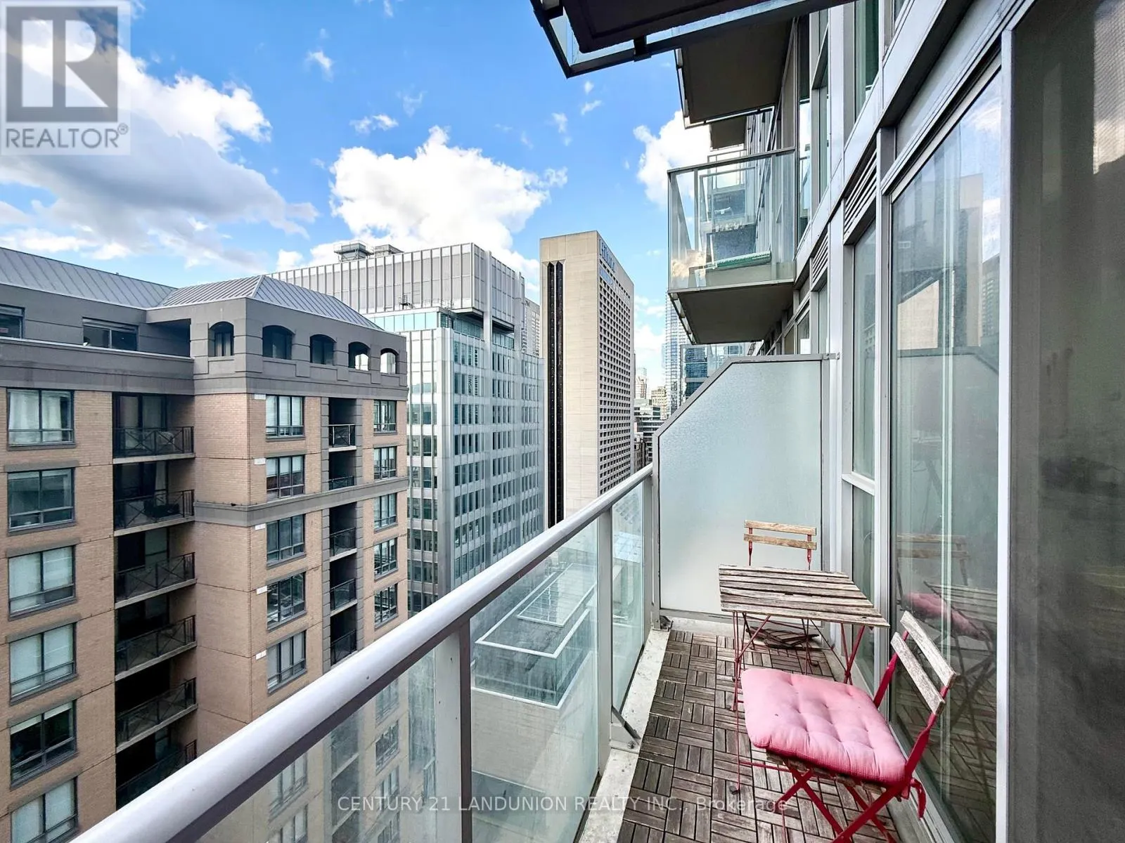 1505 - 126 SIMCOE STREET