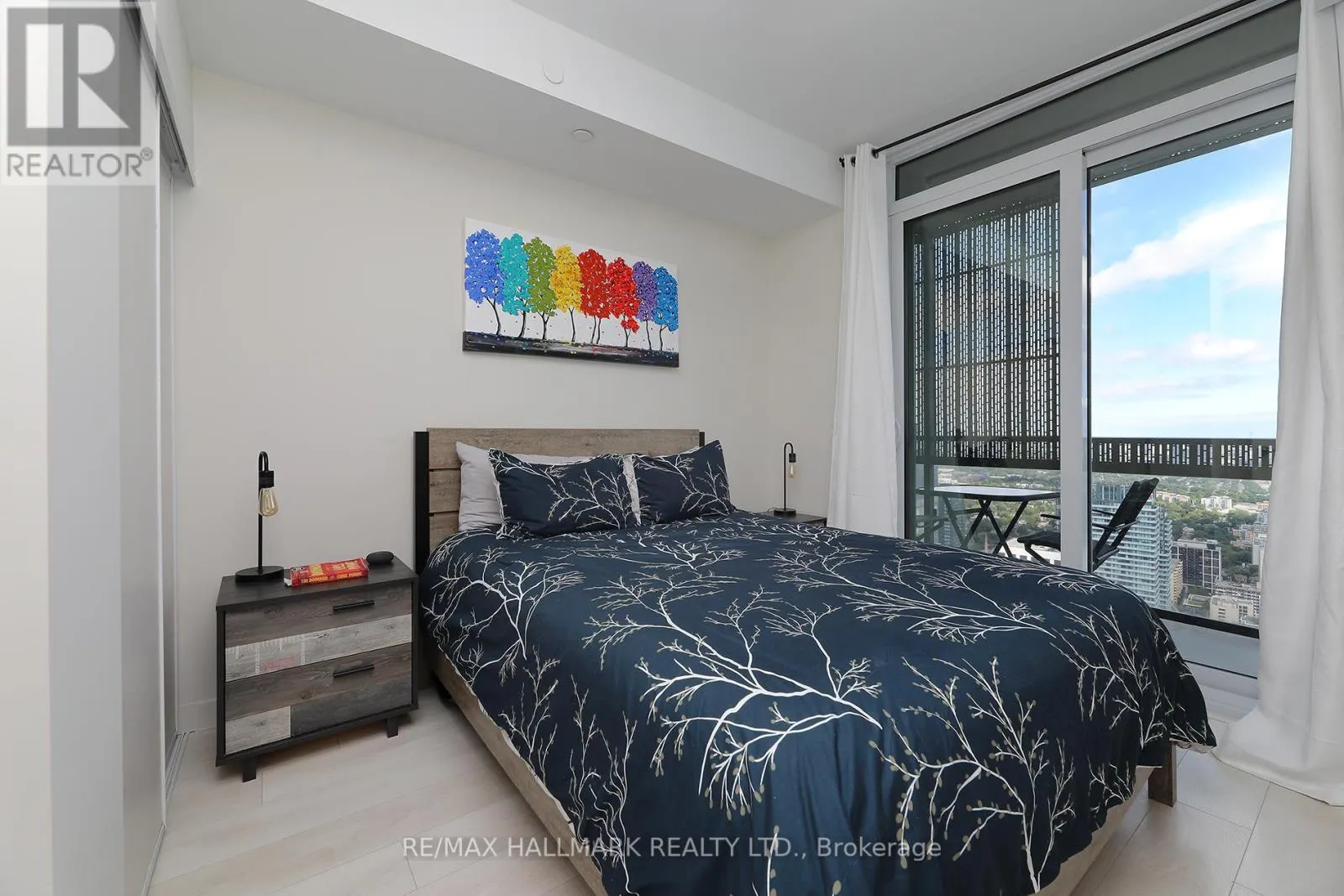 5009 - 8 EGLINTON AVENUE E