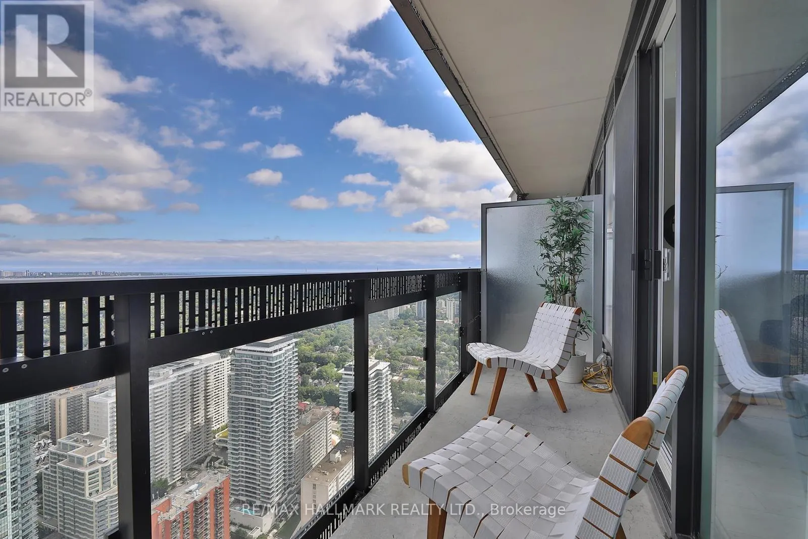 5009 - 8 EGLINTON AVENUE E