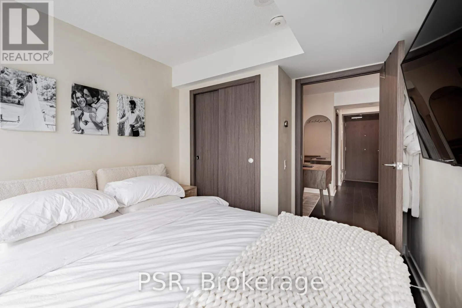 2310 - 19 BATHURST STREET