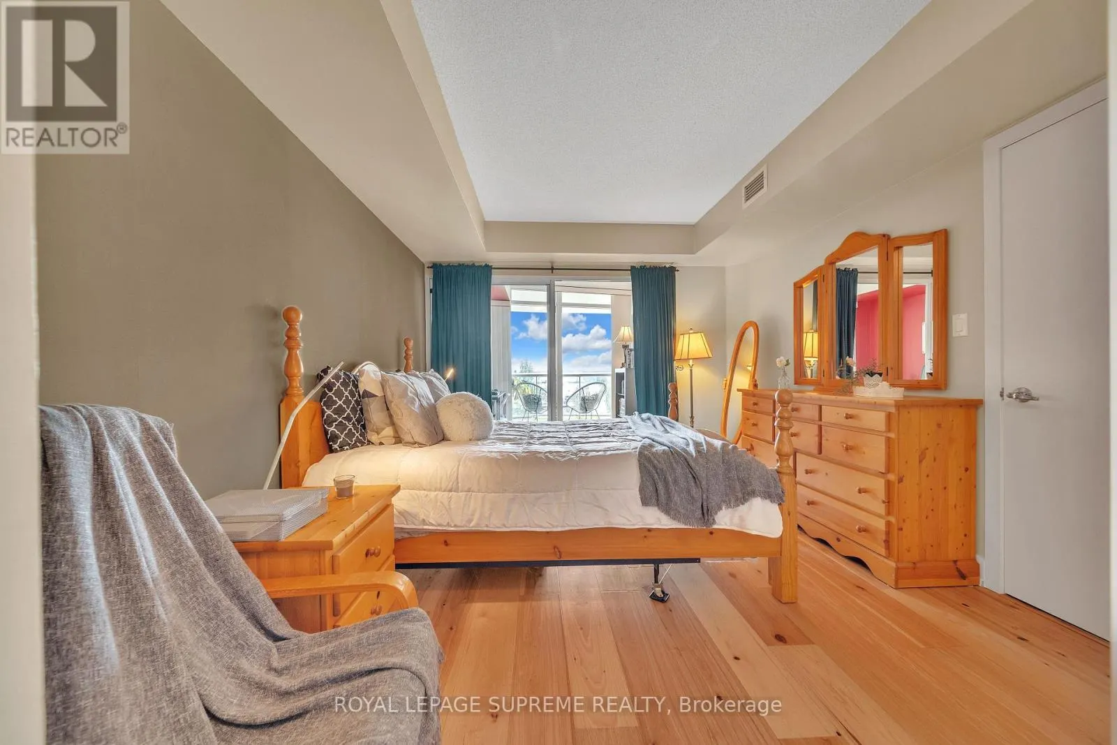 416 - 550 QUEENS QUAY W