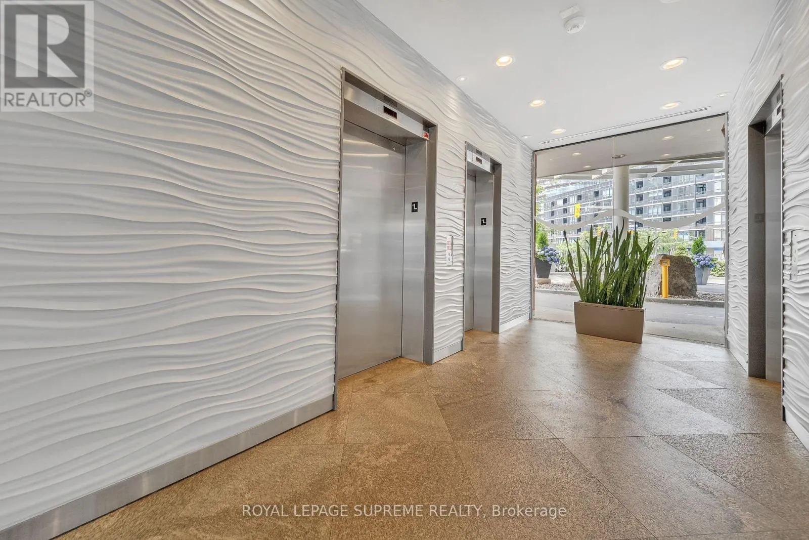 416 - 550 QUEENS QUAY W