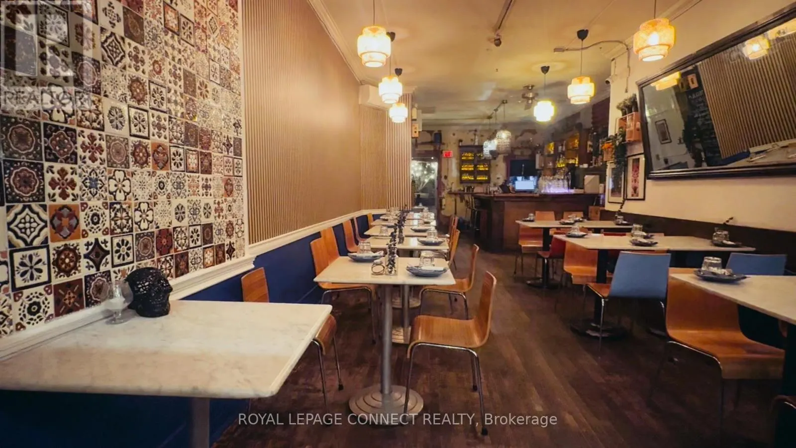 942 QUEEN STREET W