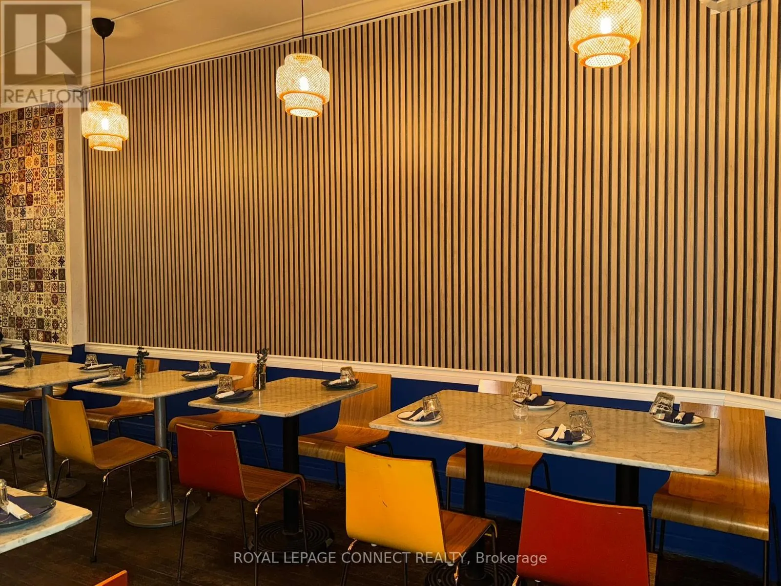 942 QUEEN STREET W