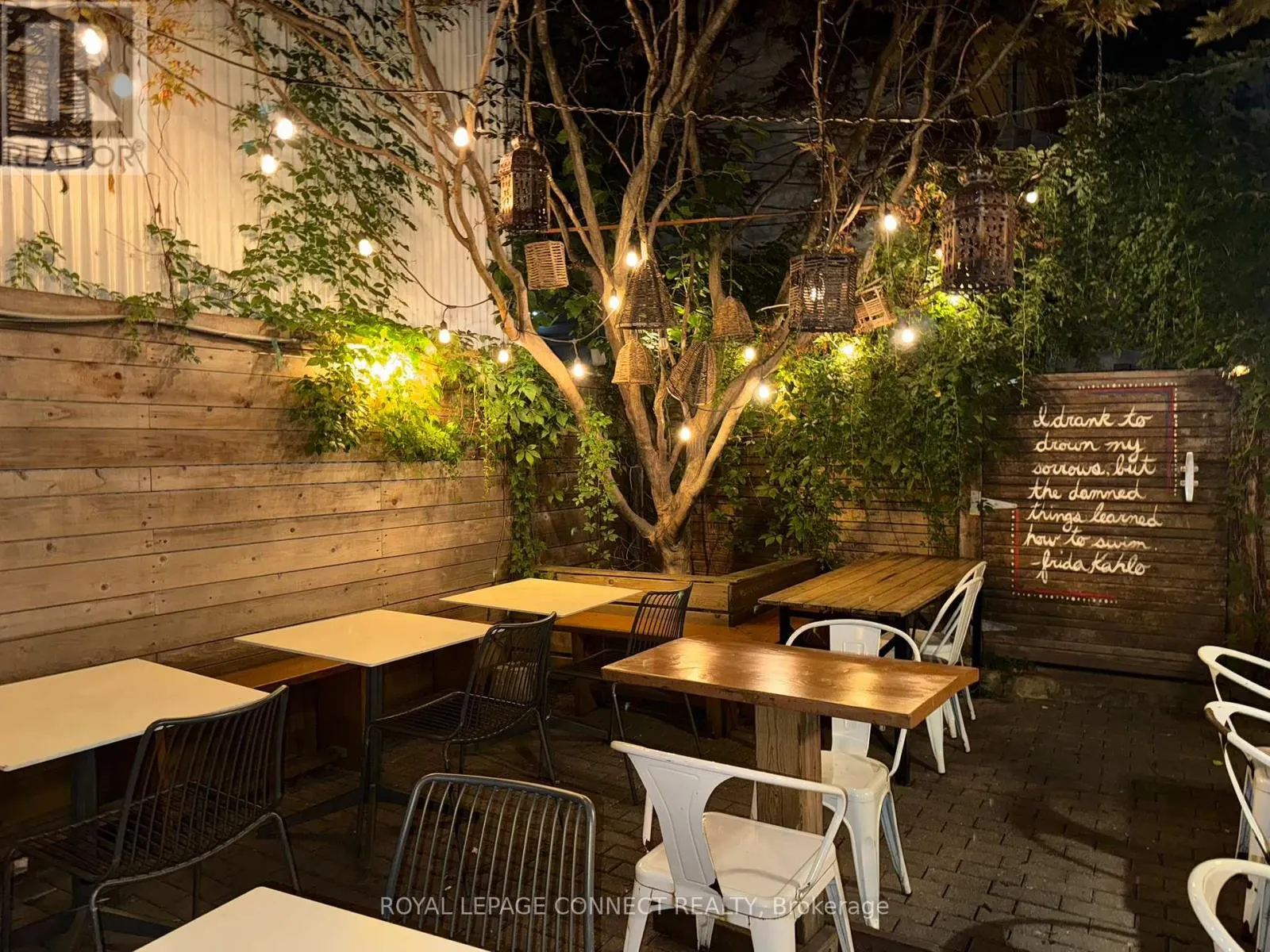 942 QUEEN STREET W