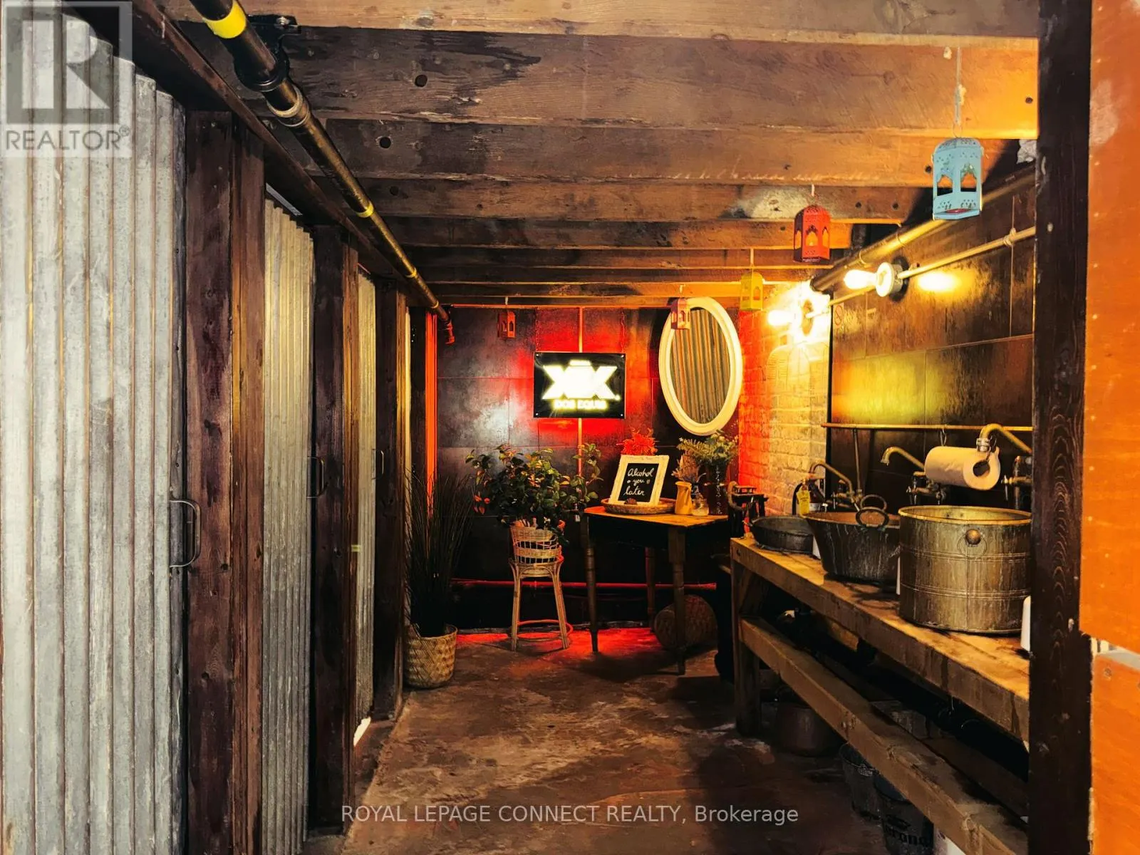 942 QUEEN STREET W