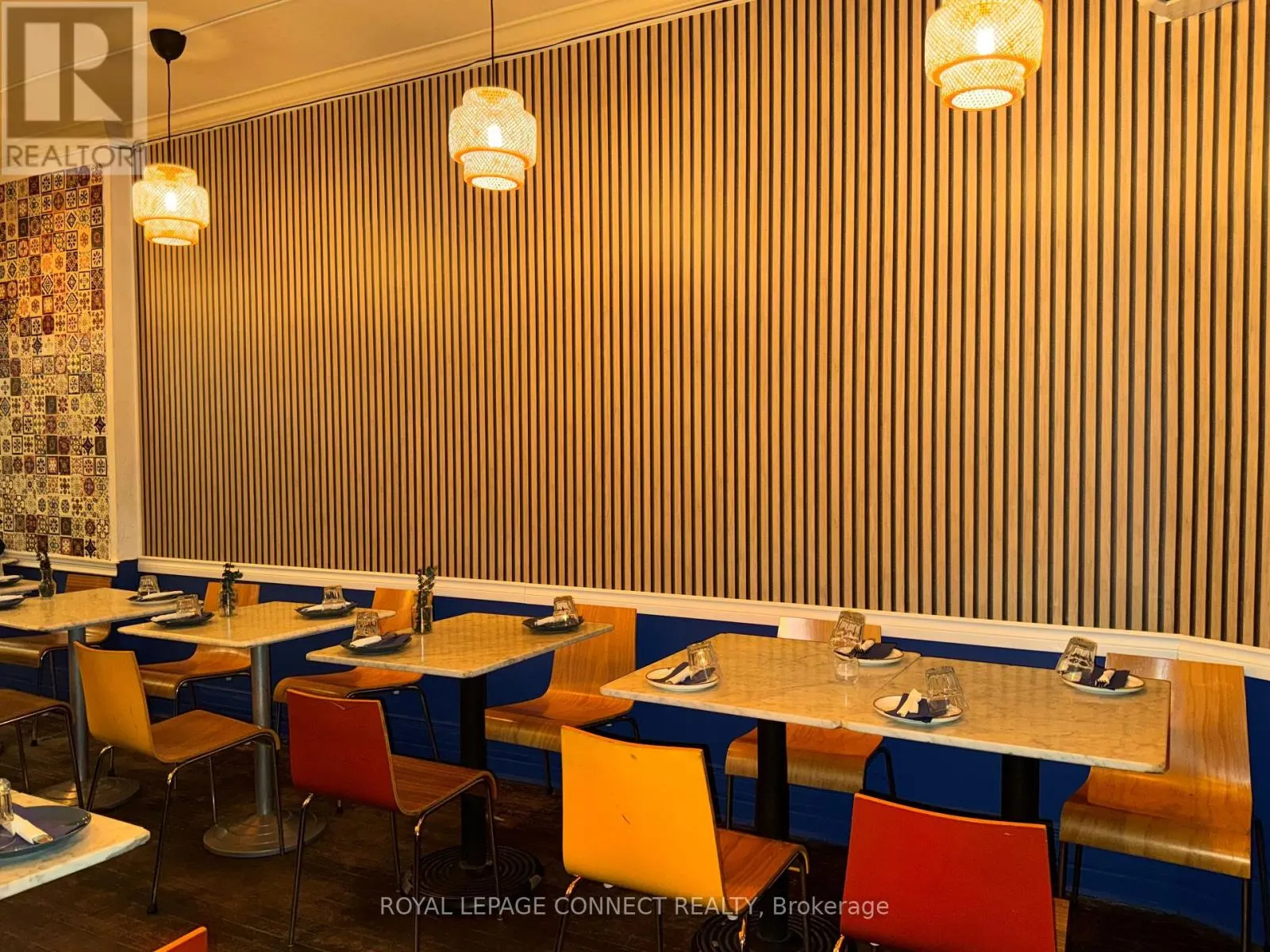 942 QUEEN STREET W