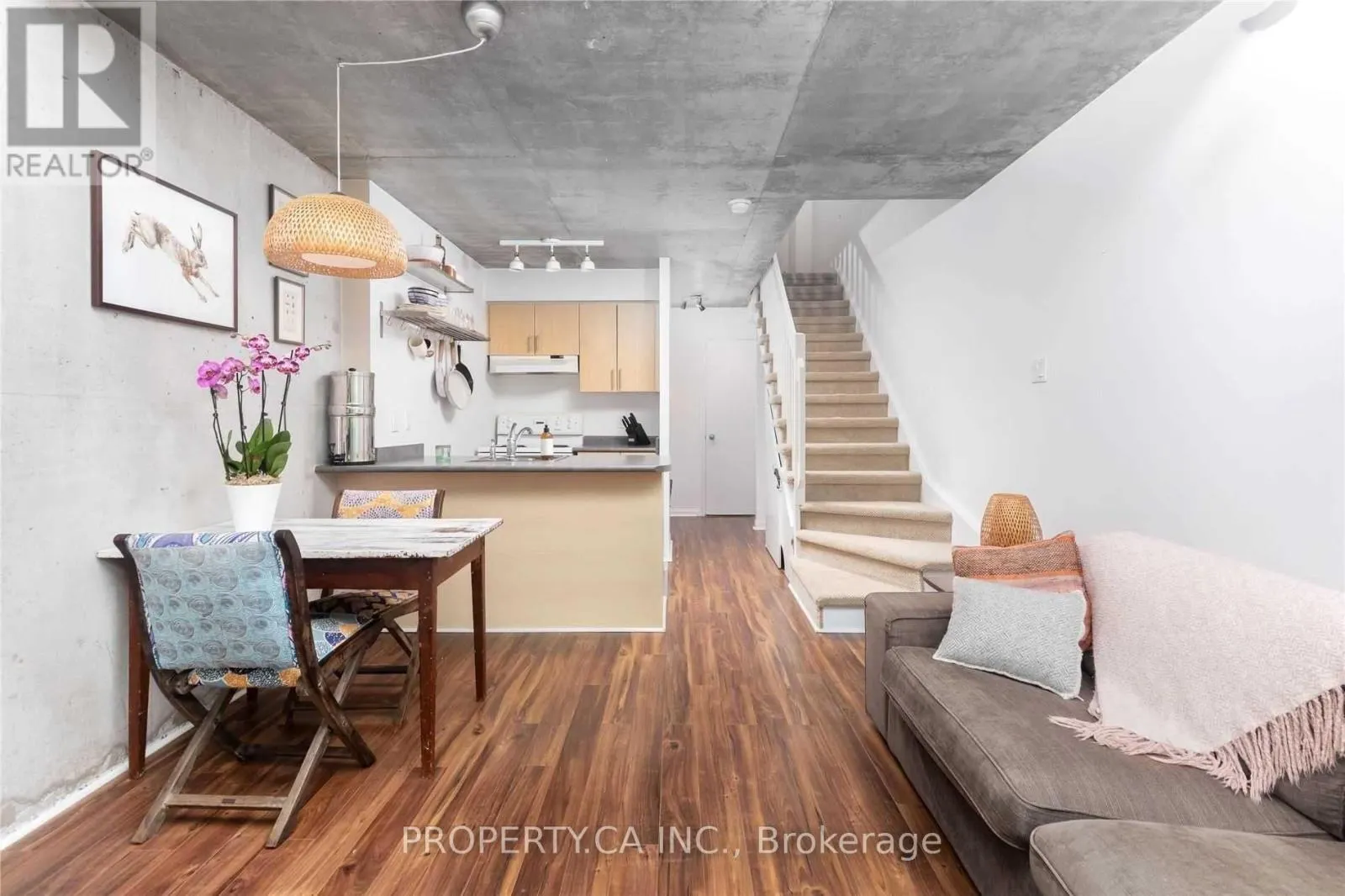 302 - 954 KING STREET W