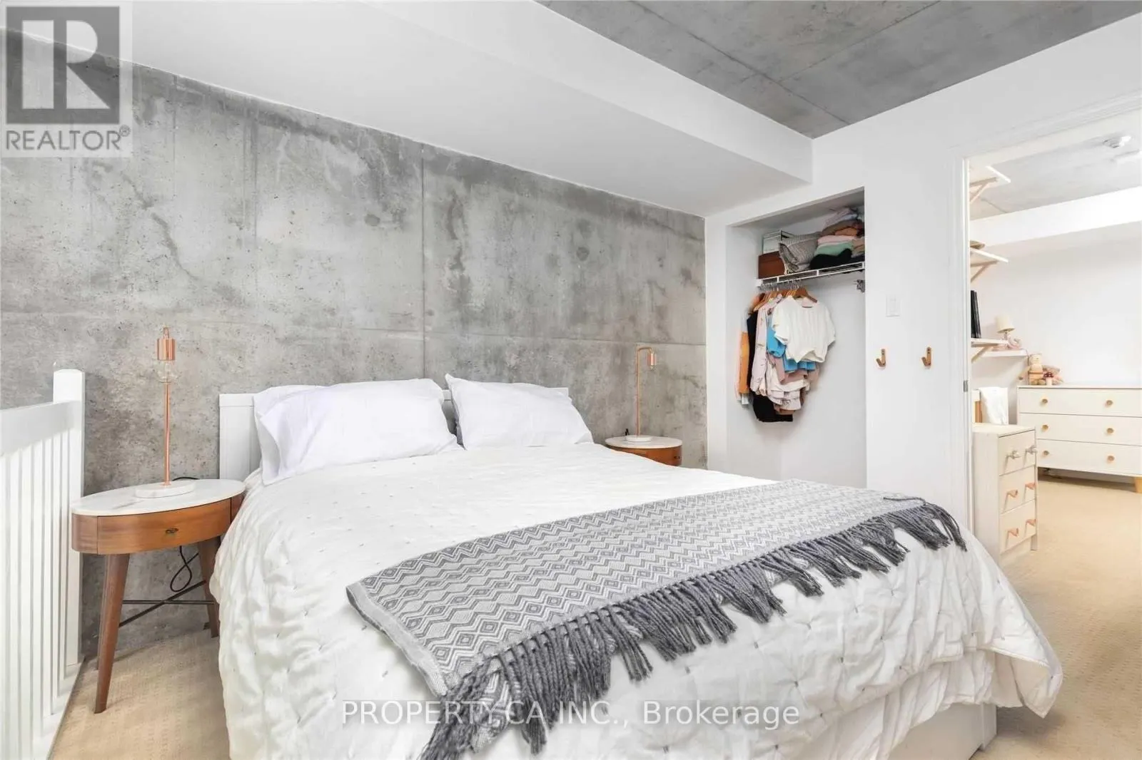 302 - 954 KING STREET W