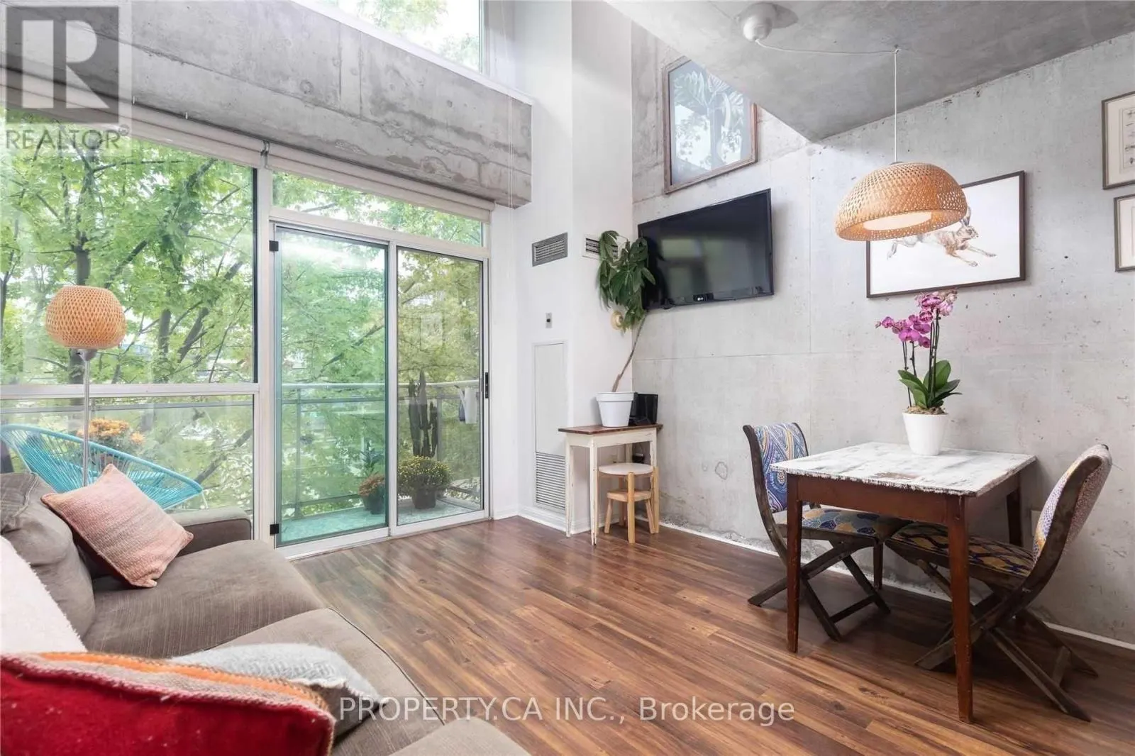302 - 954 KING STREET W