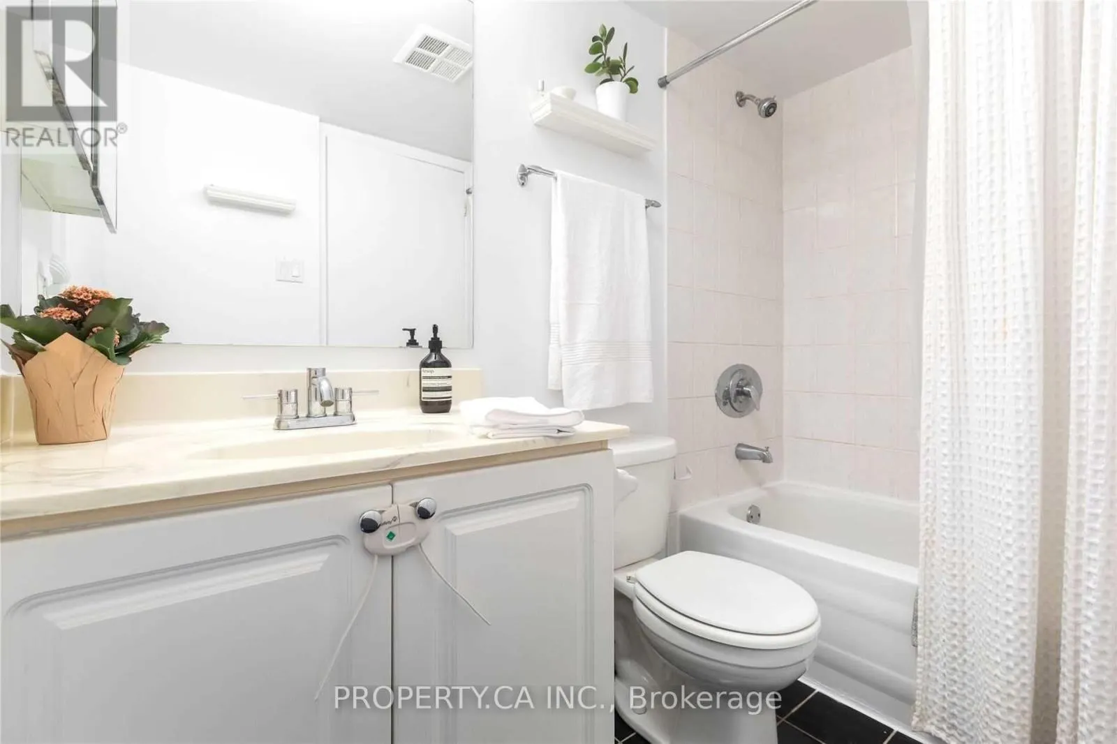 302 - 954 KING STREET W