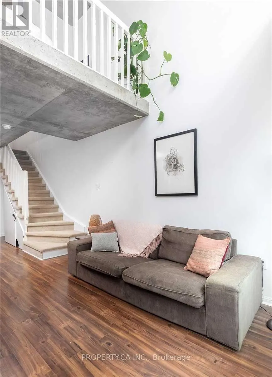 302 - 954 KING STREET W