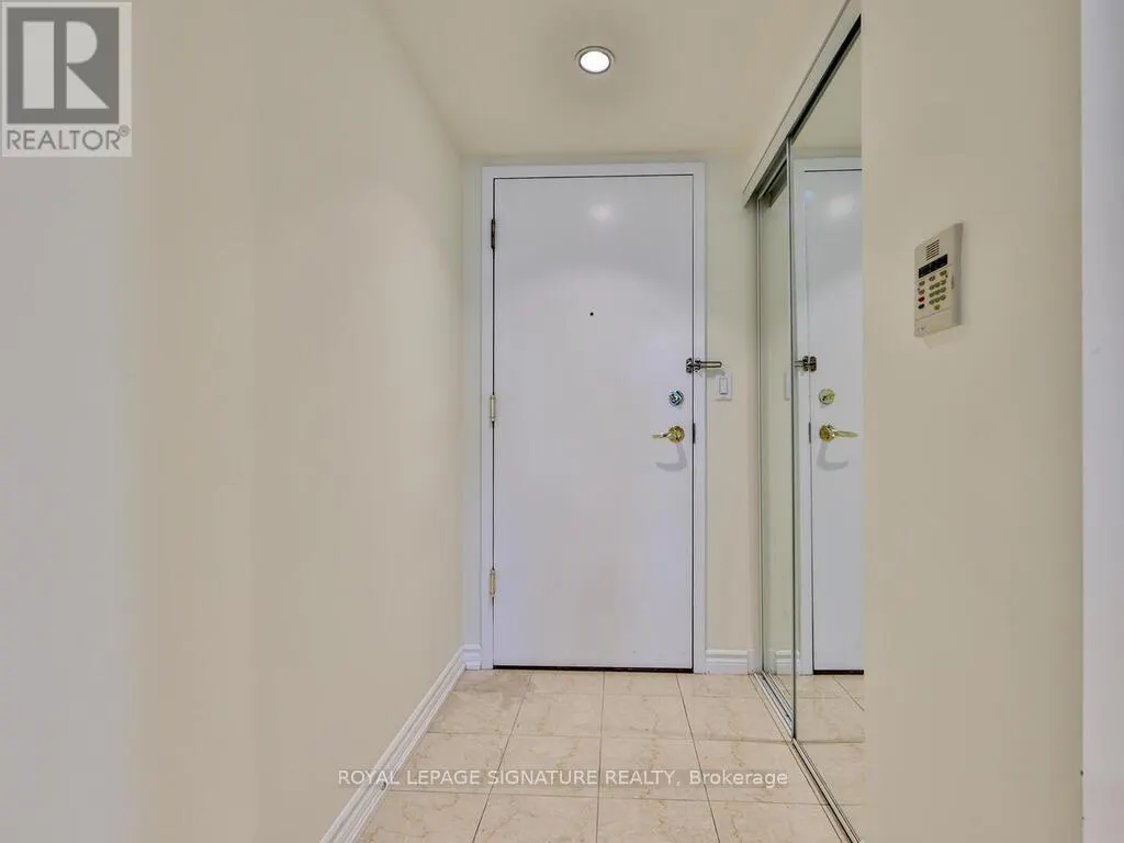 318 - 168 SIMCOE STREET