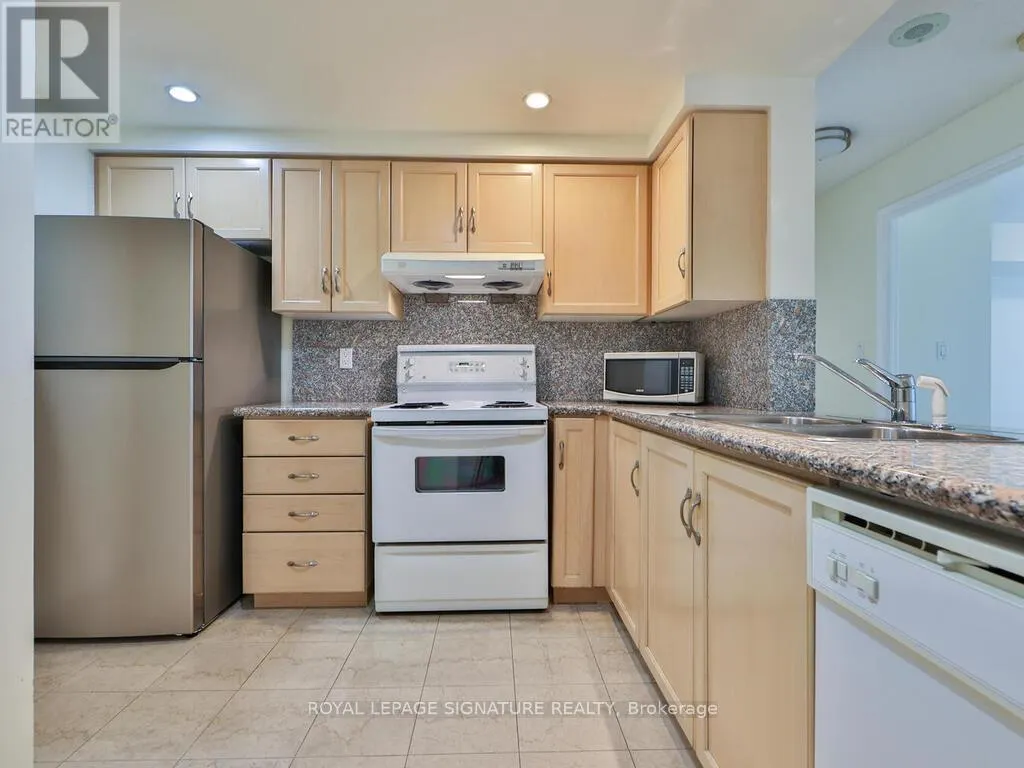 318 - 168 SIMCOE STREET