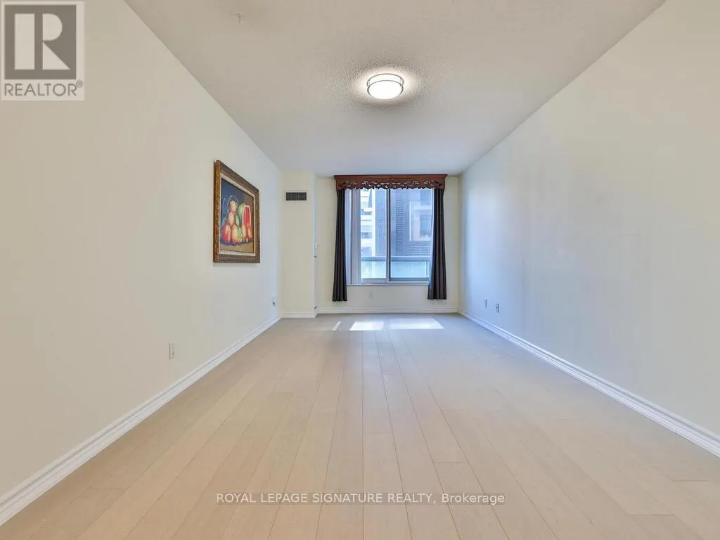 318 - 168 SIMCOE STREET