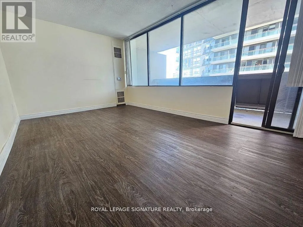 810 - 720 SPADINA AVENUE