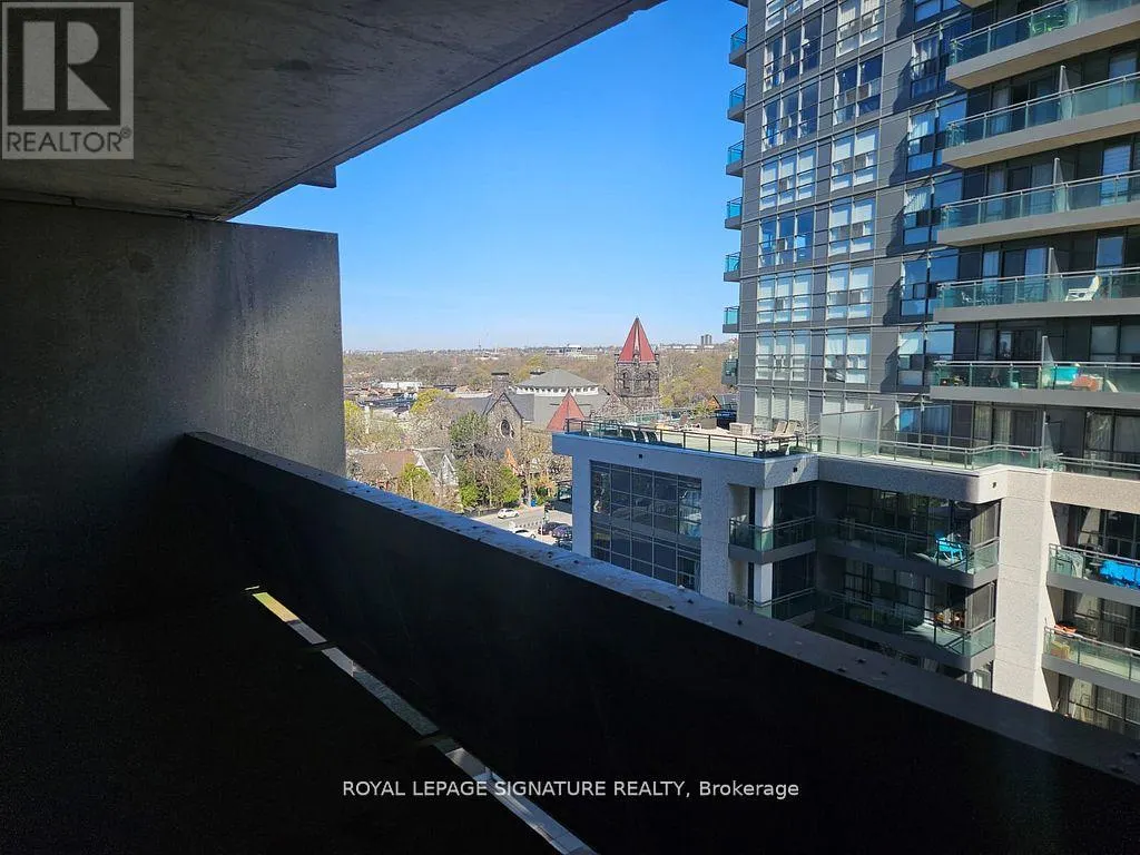 810 - 720 SPADINA AVENUE