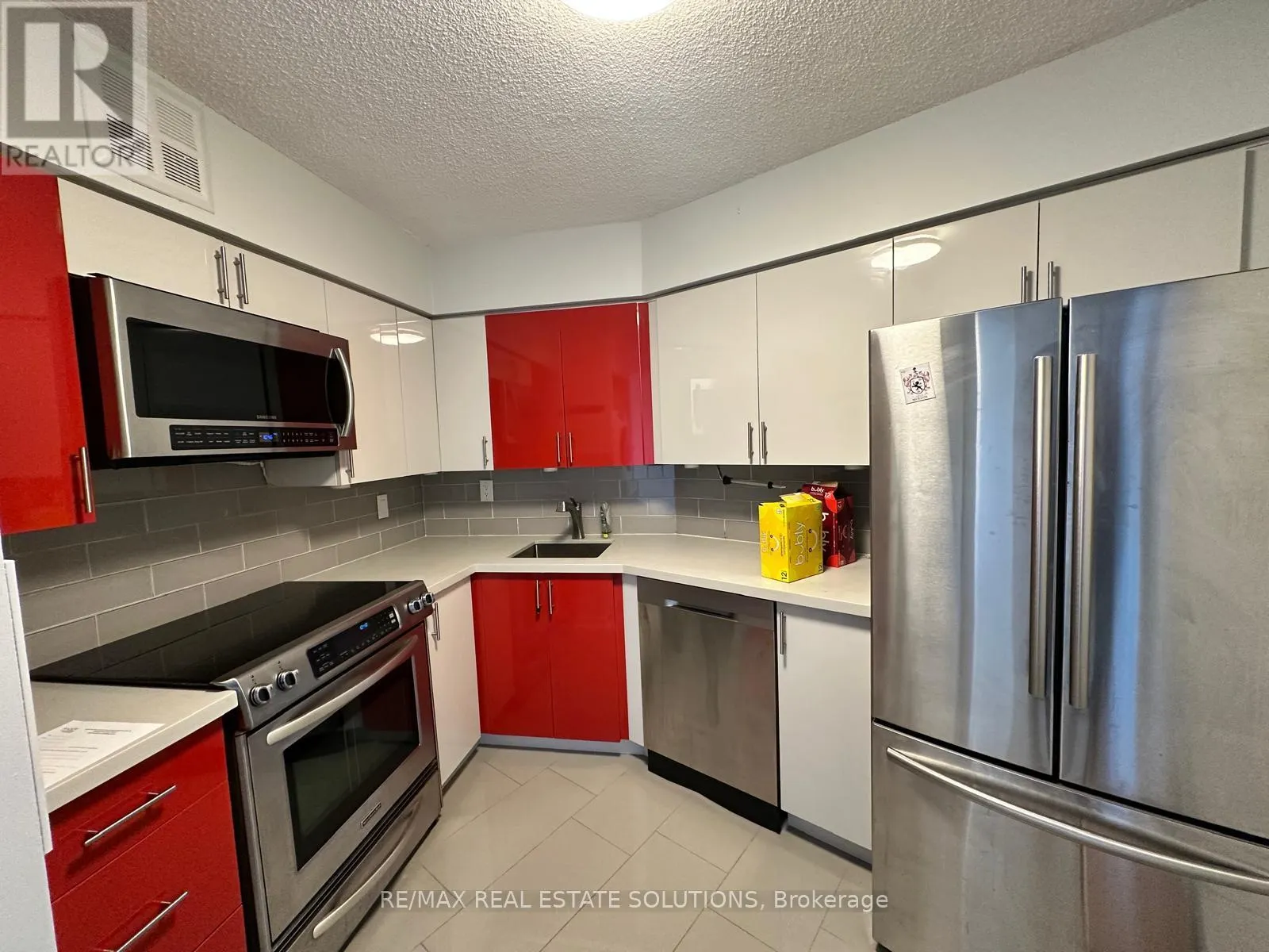 2804 - 260 QUEENS QUAY W