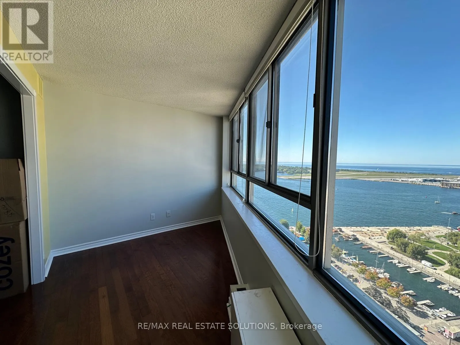 2804 - 260 QUEENS QUAY W