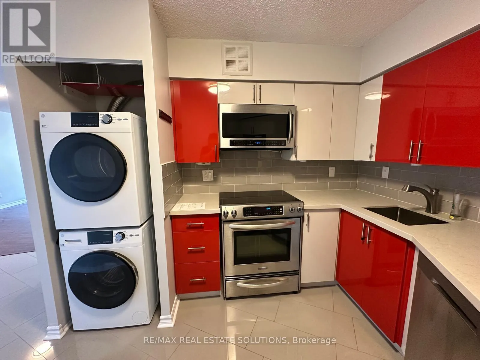 2804 - 260 QUEENS QUAY W