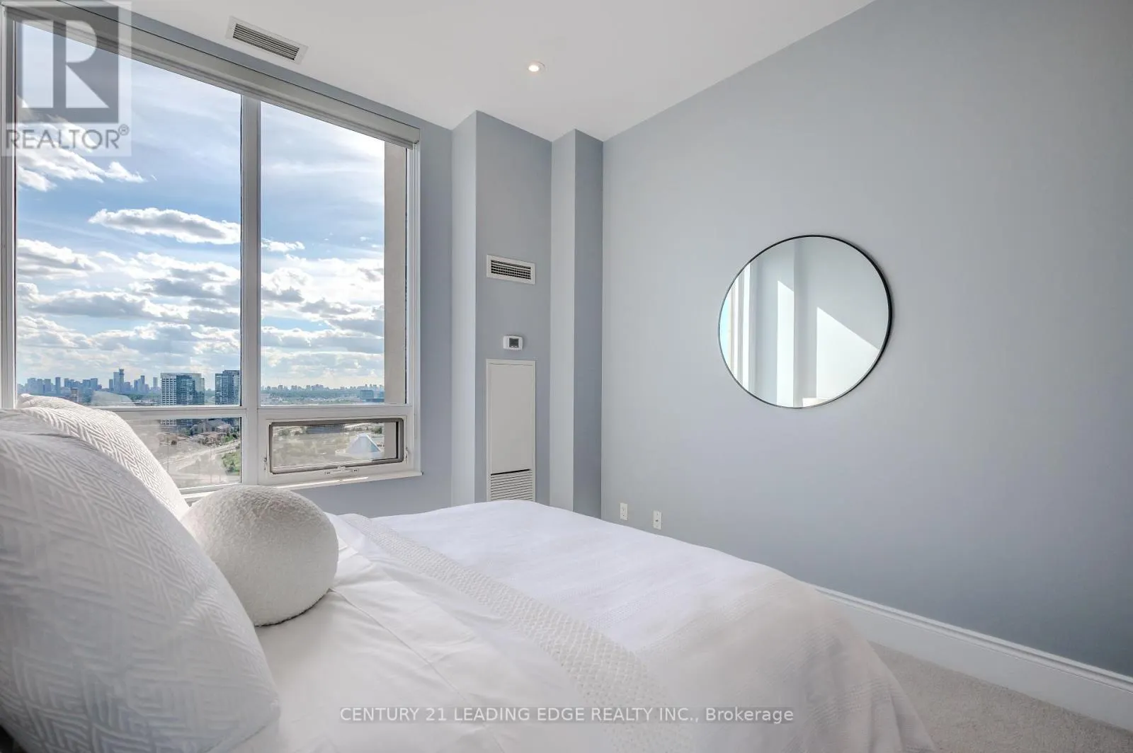 PH303 - 135 WYNFORD DRIVE