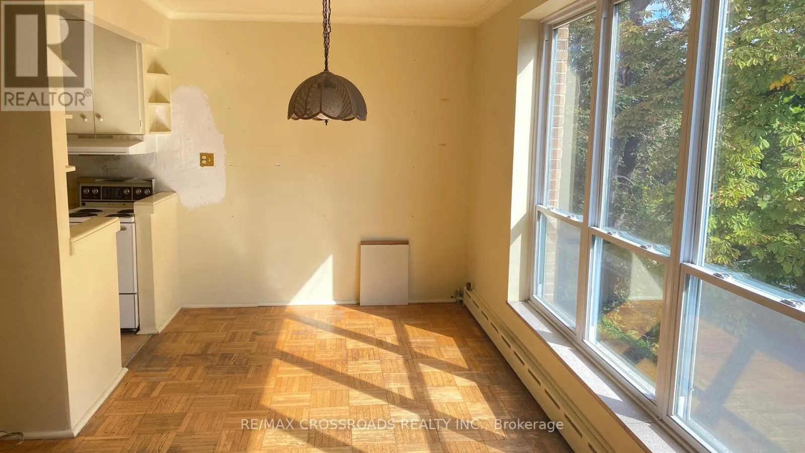 302 - 30 ELM AVENUE