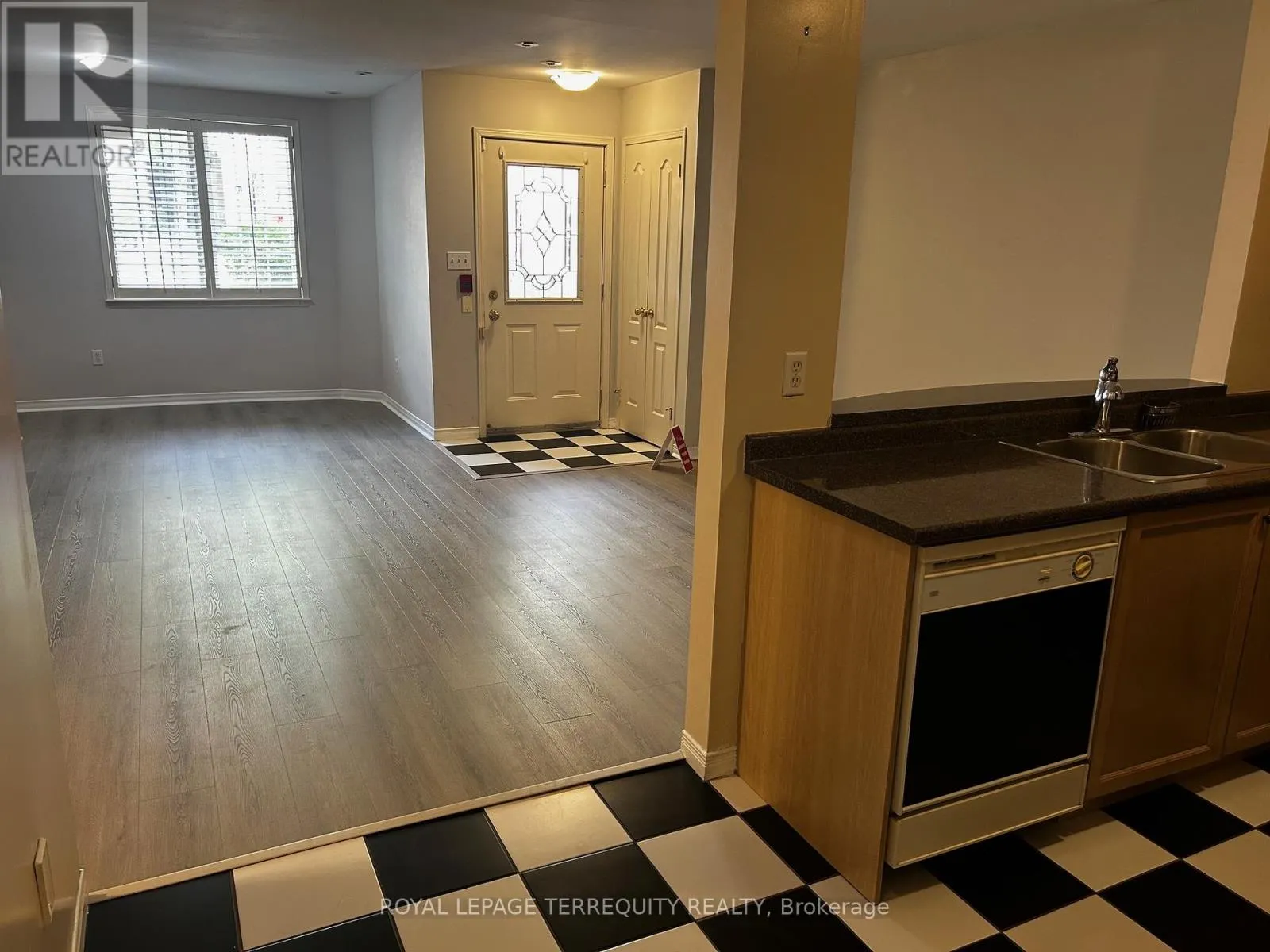B19 - 108 FINCH AVENUE W