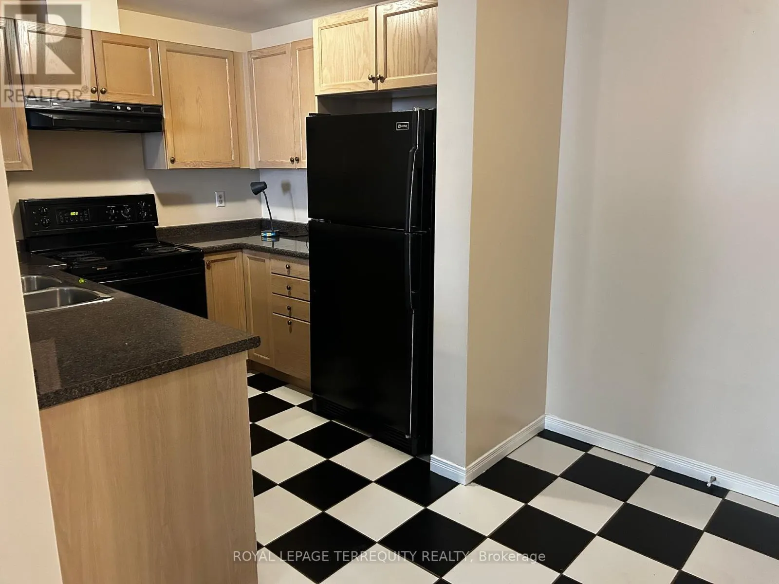 B19 - 108 FINCH AVENUE W